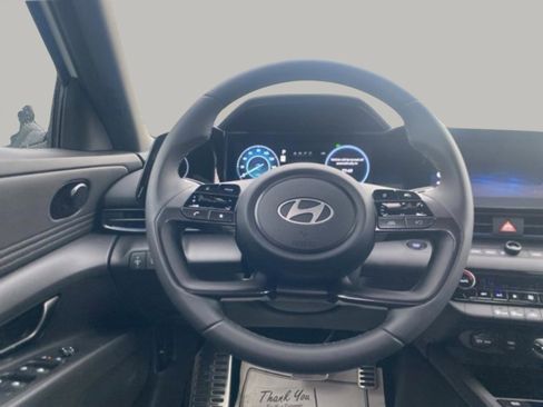 New 2025 Hyundai Elantra SEL image 18