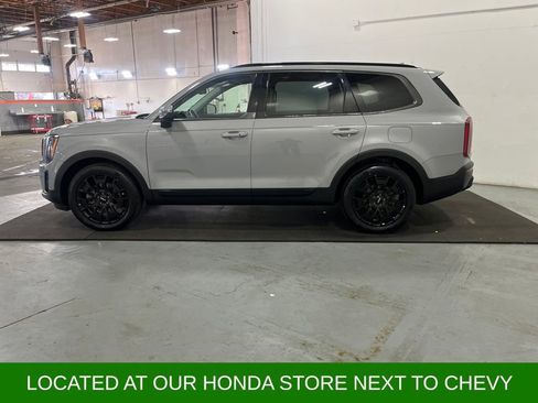 Used 2022 Kia Telluride EX w/ EX Premium Package image 4