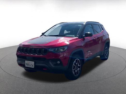 Used 2025 Jeep Compass Trailhawk image 7