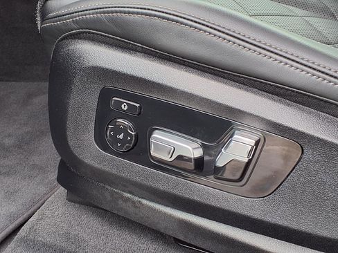 Used 2025 BMW X5 sDrive40i w/ Climate Comfort Package image 14