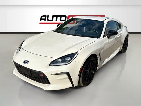 Used 2024 Toyota GR86 Premium image 3