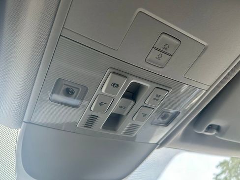 New 2025 Volkswagen Taos SE w/ Panoramic Sunroof Package image 56