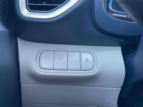 Certified 2023 Hyundai Venue Limited FWD image 20