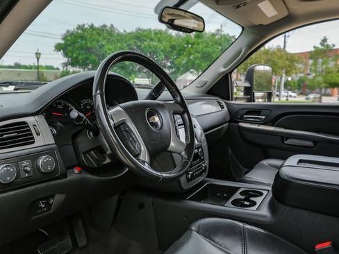 Used 2013 Chevrolet Silverado 2500 LTZ w/ LTZ Plus Package image 3