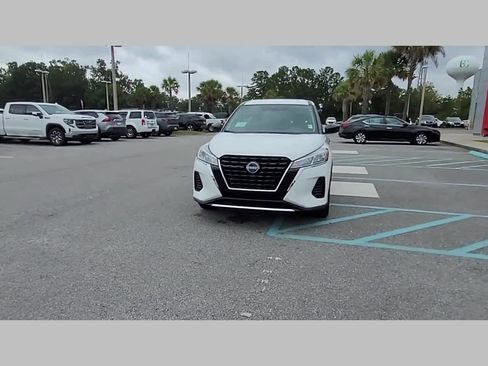 New 2025 Nissan Kicks Play S image 17