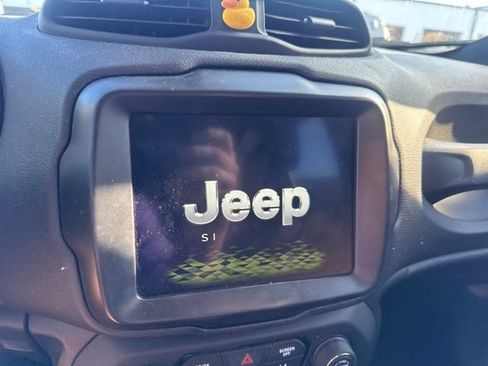 Used 2023 Jeep Renegade Latitude AWD/4WD image 18