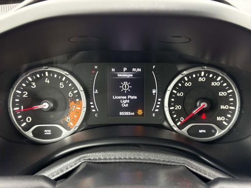 Used 2018 Jeep Renegade Latitude w/ Cold Weather Group AWD/4WD image 18