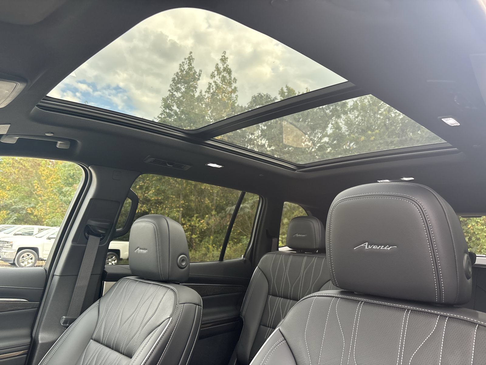 Used 2026 Buick Enclave Avenir w/ Super Cruise Package FWD image 24