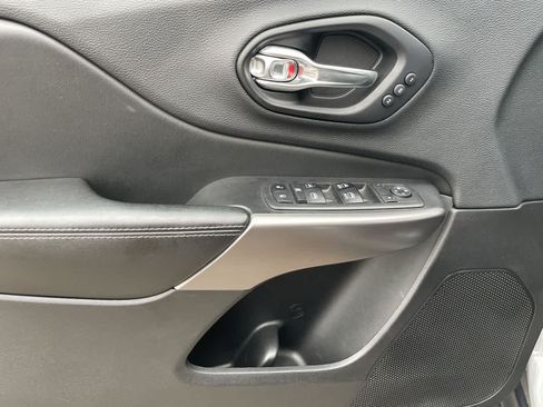 Used 2019 Jeep Cherokee Limited AWD/4WD image 33