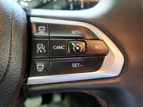 Used 2025 Jeep Compass Trailhawk image 17