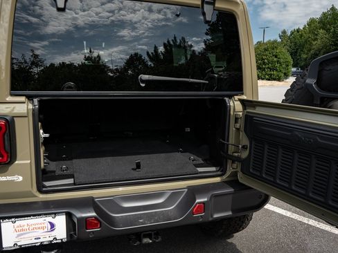 Used 2025 Jeep Wrangler Unlimited Sport AWD/4WD image 9