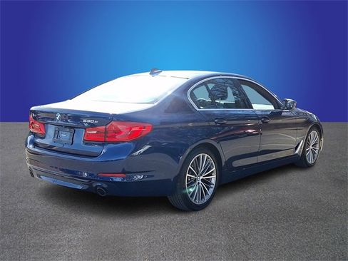 Used 2020 BMW 530e xDrive w/ Premium Package image 4