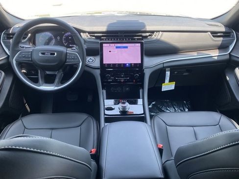 New 2025 Jeep Grand Cherokee Limited w/ Black Appearance Package image 36