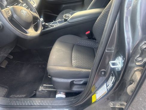 Used 2021 Toyota C-HR LE FWD image 28