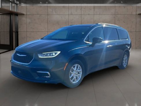 Used 2022 Chrysler Pacifica Touring-L image 4