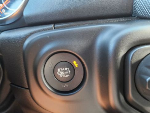 Used 2022 Jeep Wrangler Unlimited Sahara image 31