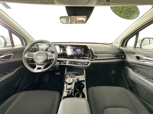 Used 2023 Kia Sportage LX image 3