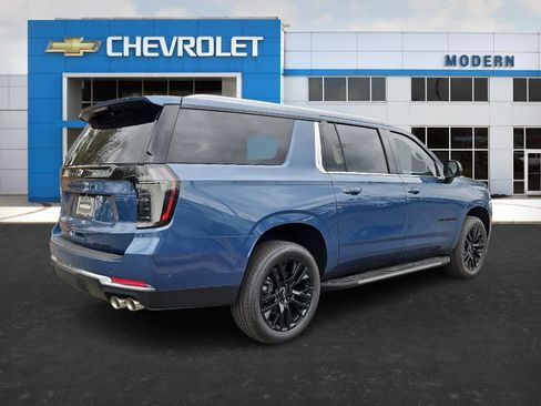 New 2026 Chevrolet Suburban Premier image 5