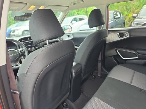 Certified 2025 Kia Soul LX w/ LX Technology Package FWD image 10