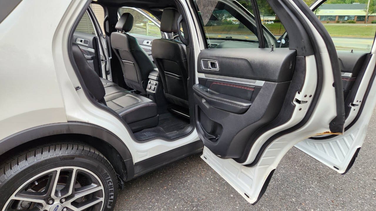 Used 2018 Ford Explorer Sport w/ Equipment Group 401A AWD/4WD image 40