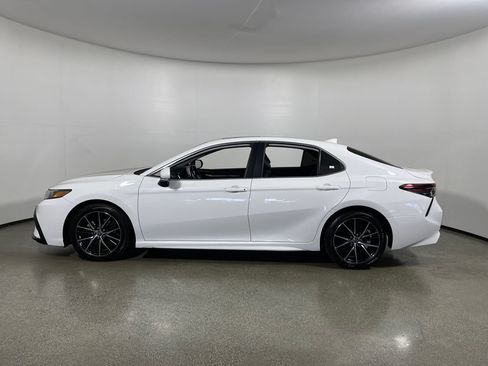 Certified 2021 Toyota Camry SE w/ Convenience Package FWD image 6
