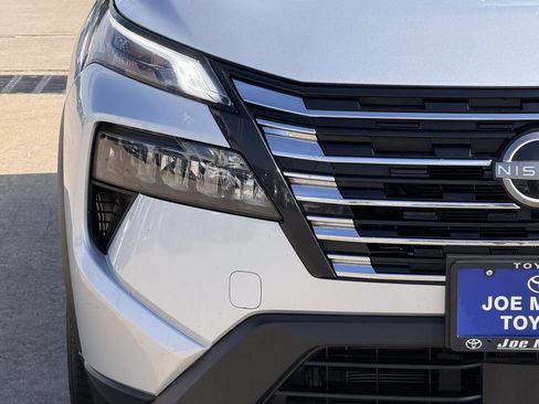 Used 2025 Nissan Rogue SV FWD image 5
