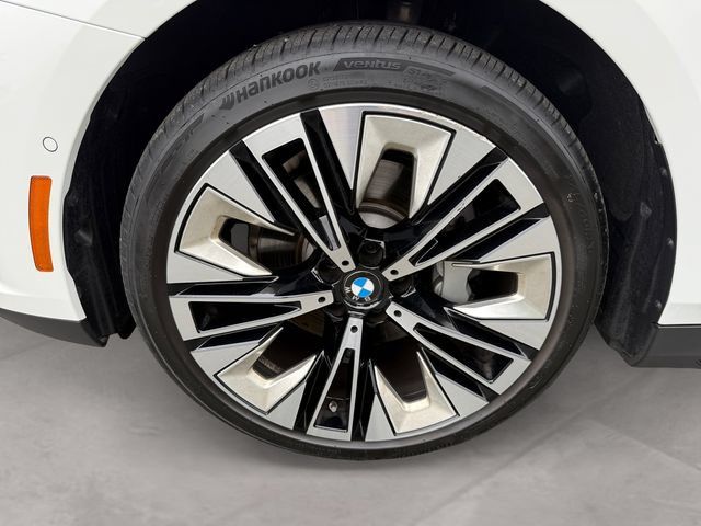 Certified 2026 BMW 530i xDrive w/ Premium Package AWD/4WD image 14
