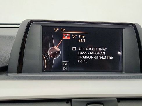 Used 2016 BMW 320i 4dr Sdn 320i with Driving Assi image 18