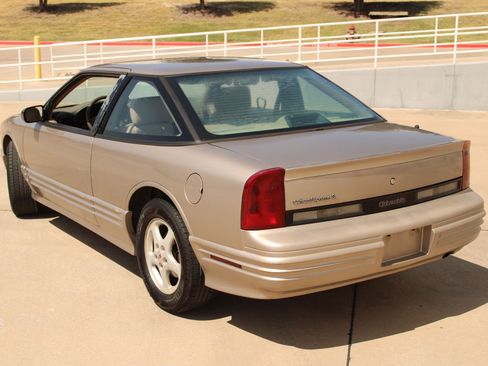 Used 1997 Oldsmobile Cutlass Supreme SL FWD image 8