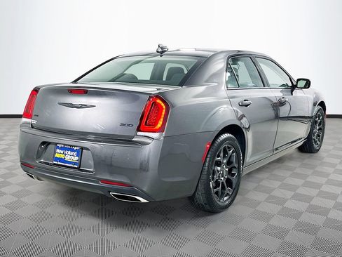 Used 2022 Chrysler 300 Touring w/ Sport Appearance Package AWD/4WD image 7