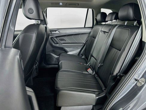 Certified 2022 Volkswagen Tiguan SE w/ Panoramic Sunroof Package AWD/4WD image 24