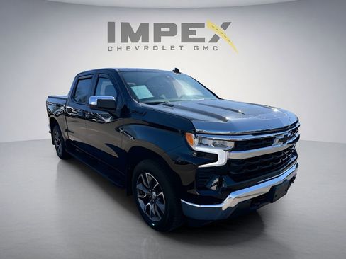 Used 2024 Chevrolet Silverado 1500 LT w/ Z71 Off-Road Package AWD/4WD image 7