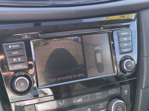 Used 2018 Nissan Rogue SV w/ Premium Package FWD image 22