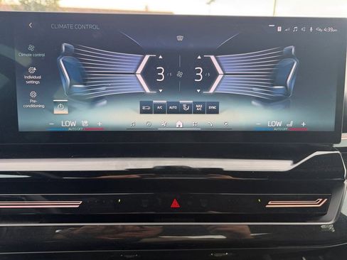 Used 2024 BMW 530i w/ Premium Package image 22