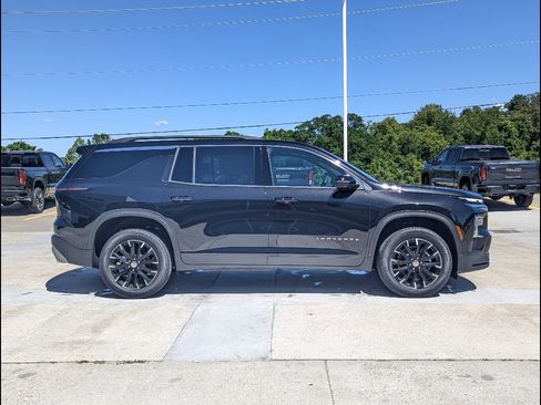 New 2026 Chevrolet Traverse LT w/ Sun and Wheel Package FWD image 6