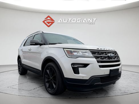Used 2019 Ford Explorer XLT w/ Equipment Group 202A AWD/4WD image 15