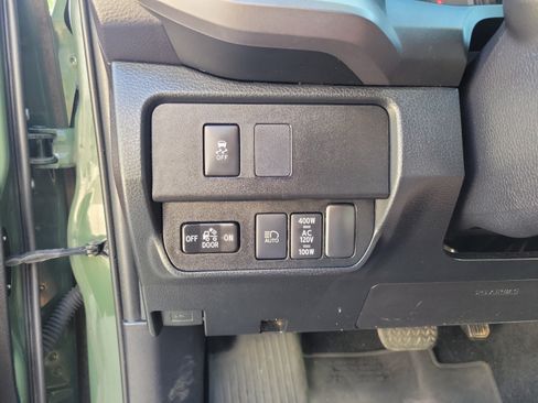 Used 2021 Toyota Tacoma TRD Off-Road AWD/4WD image 11