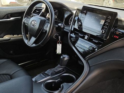 Used 2024 Toyota Camry SE image 32