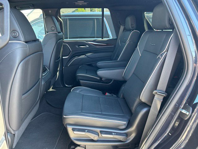 Used 2022 Cadillac Escalade Premium Luxury AWD/4WD image 24