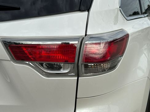 Used 2016 Toyota Highlander XLE AWD/4WD image 18