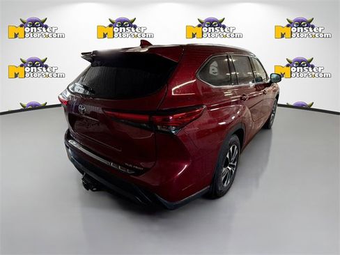Used 2020 Toyota Highlander XLE image 4