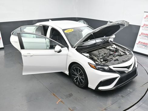 Used 2024 Toyota Camry SE image 39