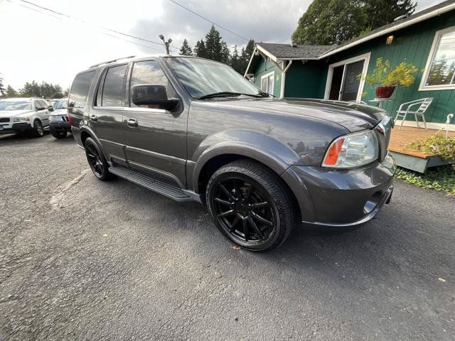 Used 2004 Lincoln Navigator Luxury AWD/4WD image 3