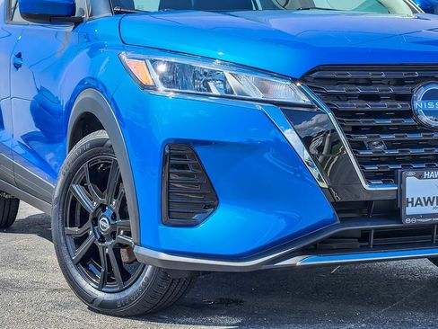 Used 2024 Nissan Kicks SV w/ Exterior Package FWD image 3