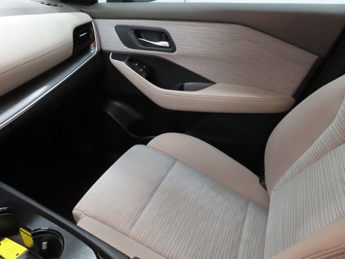 Used 2021 Nissan Rogue SV image 21