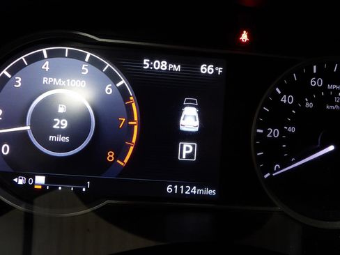 Used 2022 Nissan Versa SR FWD image 20