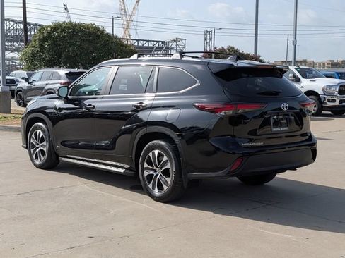 Certified 2025 Toyota Highlander XLE AWD/4WD image 9