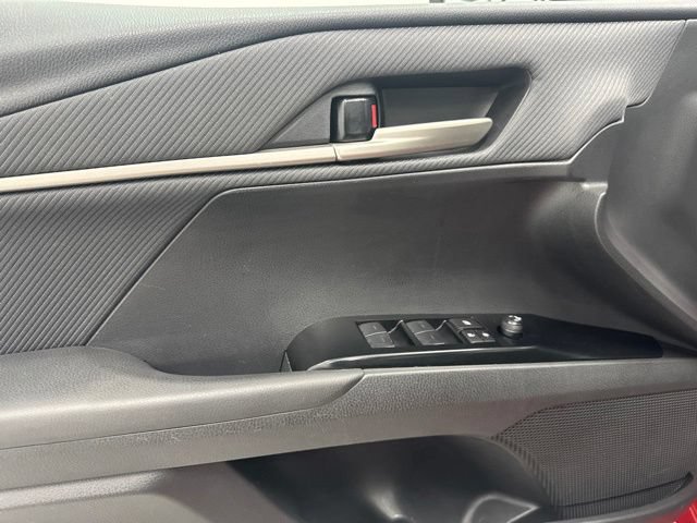 Used 2025 Toyota Camry SE FWD image 9