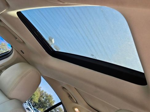 Used 2013 Lincoln MKS image 18