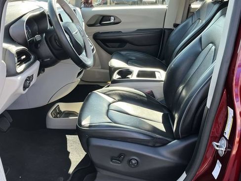 Used 2020 Chrysler Pacifica Limited FWD image 13